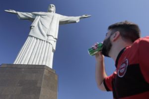 O torcedor Victor Lanner acompanhou o Brasil de Pelotas durante o confronto com o Vasco, no Rio de Janeiro Crédito: Divulgação/Fruki