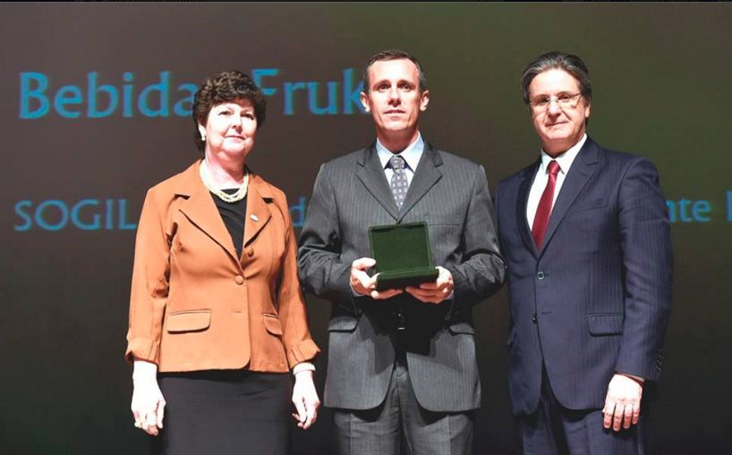 Fruki recebe prêmio de responsabilidade social concedido pela Assembleia Legislativa do Rio Grande do Sul. Foto: Divulgação