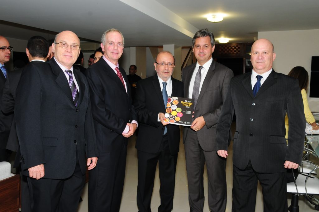 Representantes do ITAL e da ABIR durante lançamento do Brasil Beverage Trends 2020​